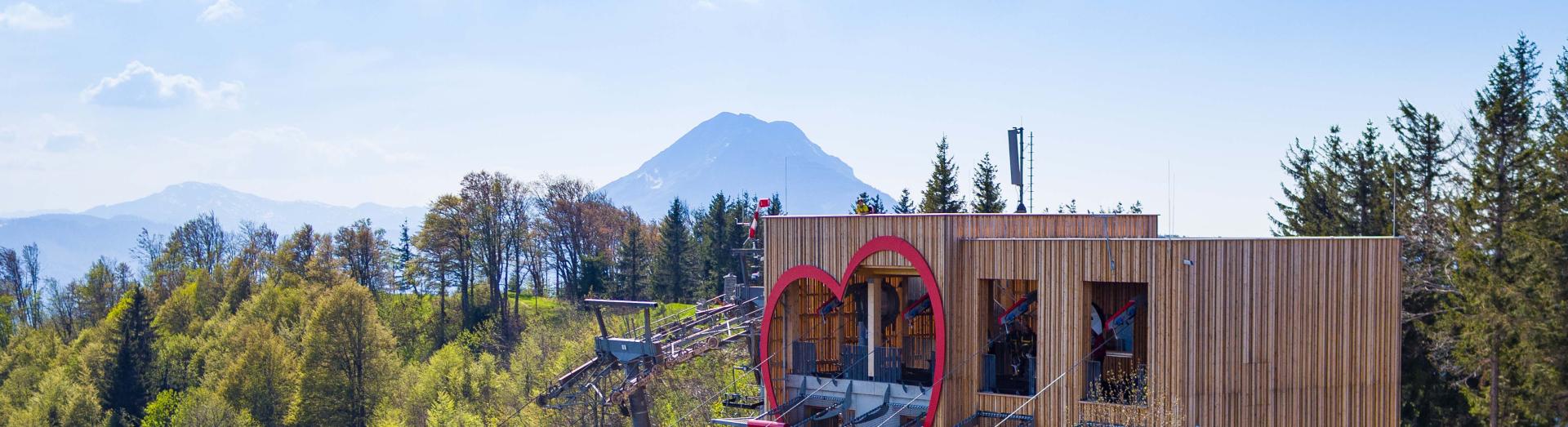 Zipline Annaberg mit Ötscher im Hintergrund