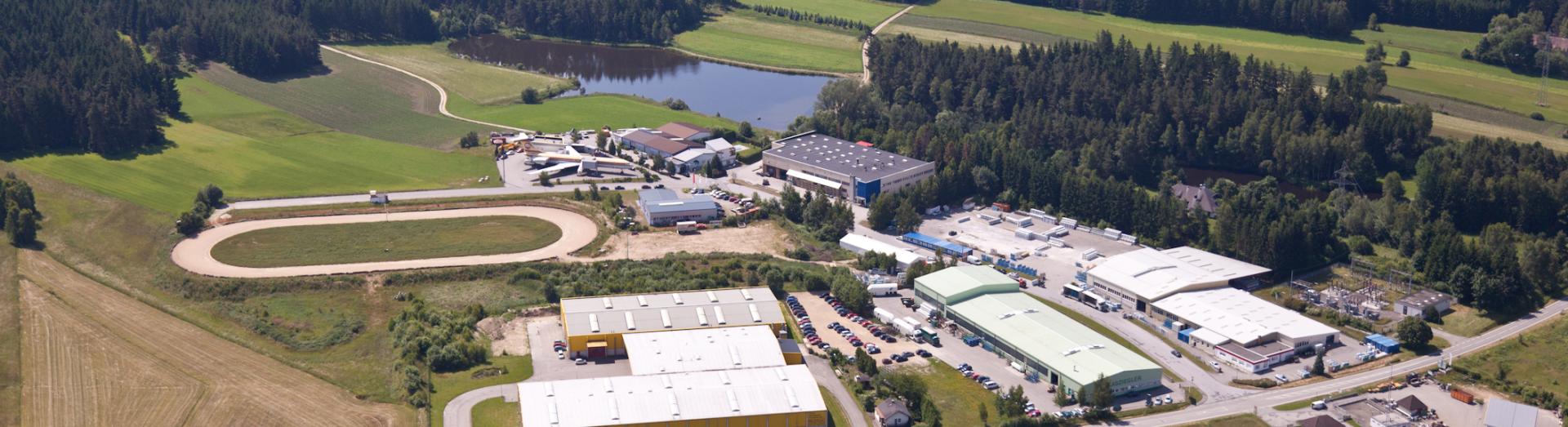 Luftbild Heidenreichstein mit viel Wald