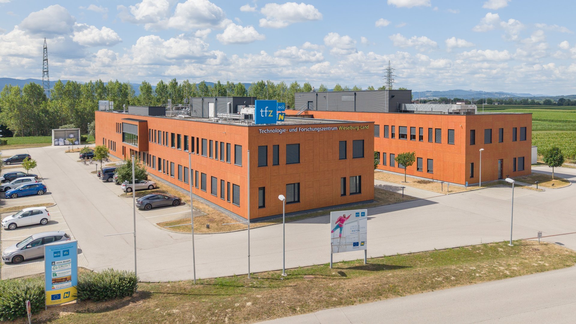 Außenansicht des Gebäudes Technologie- und Forschungszentrum Wieselburg-Land von Osten