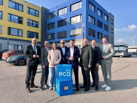 Pressefoto mit 8 Personen