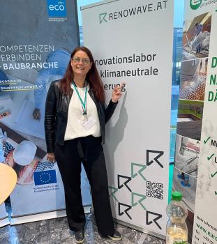 Int. Passivhaus Fachausstellung Innsbruck 2024 Susanne Formanek RENOWAVE Frau bei Messestad