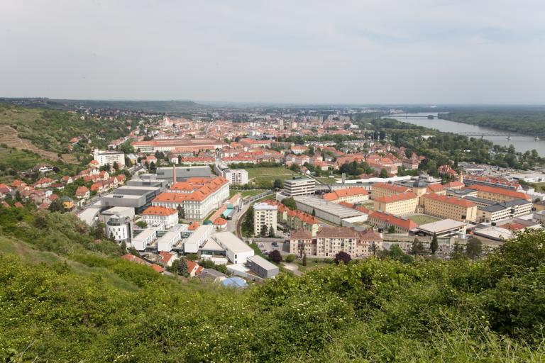 Ansicht Krems an der Donau von alten Weinterassen aus