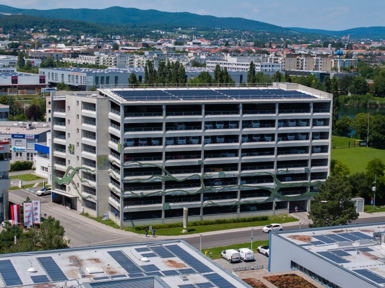 Parkhaus IZ NÖ-Süd Ostfassade