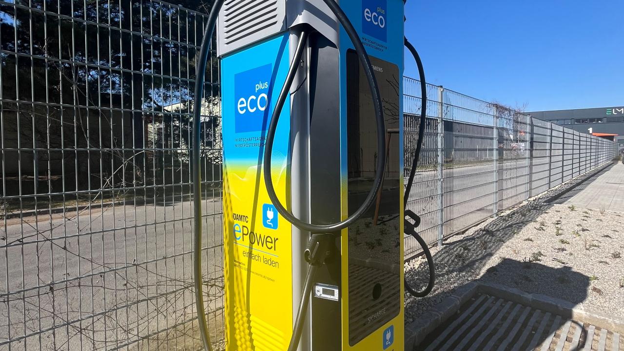 Neue e-Mobil Ladestation neben dem ecoforum