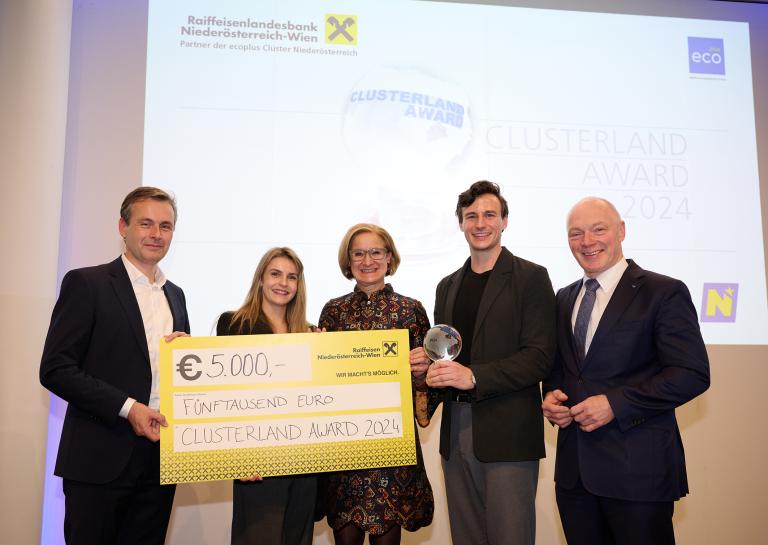 Pressefotos von 5 Personen