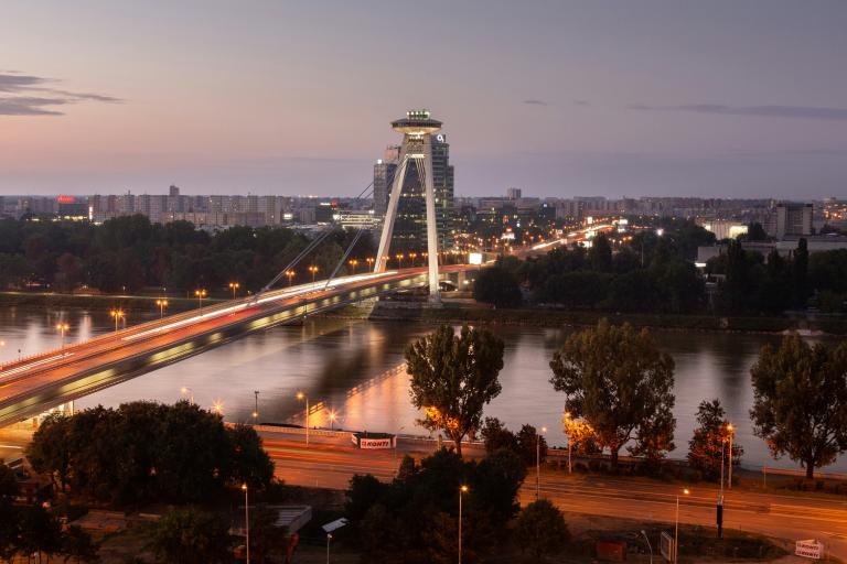 Brücke über einen Fluss in Bratislava