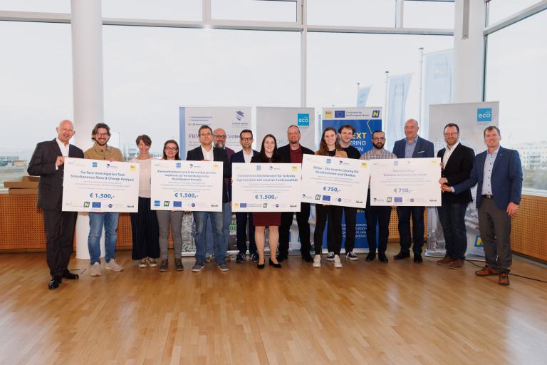 Gruppenfoto der Sieger und Siegerinnen  