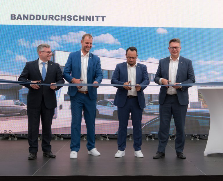 Banddurchschneidung von 4 Herren bei Koloszar Medizintechnik