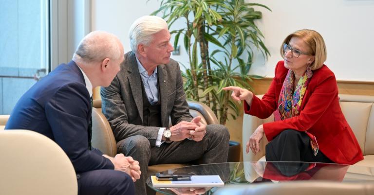 ecoplus Geschäftsführer Helmut Miernicki,  AMEPRO Geschäftsführer Lutz Hellmich, Landeshauptfrau Johanna Mikl-Leitner