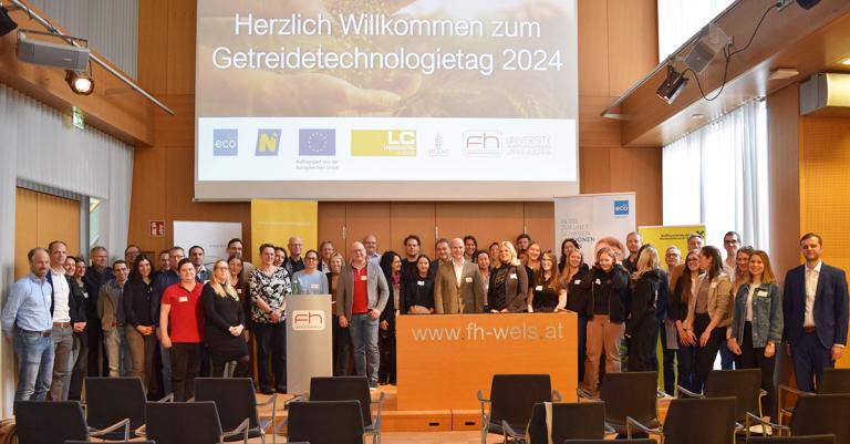 Großes Gruppenbild mit allen Teilnehmer vom Getreidetechnologietag im Vortragsraum