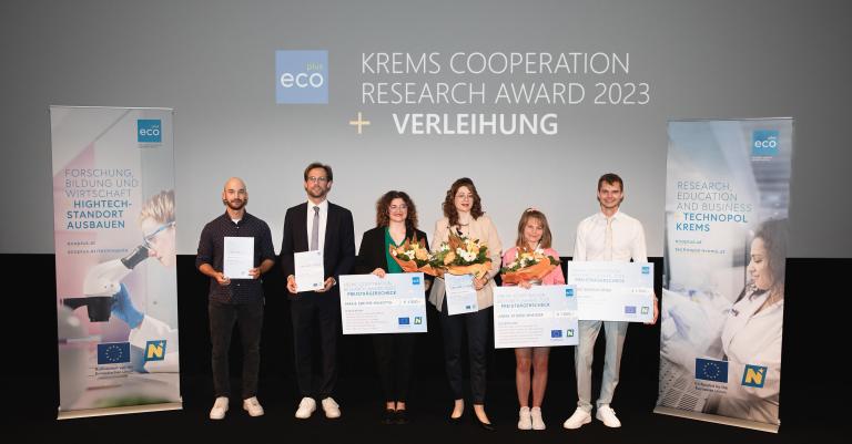 Gruppenfoto mit den Preisträgerinnen und Preisträgern