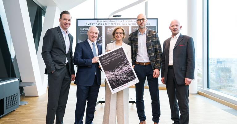 Gruppenfoto mit fünf Personen