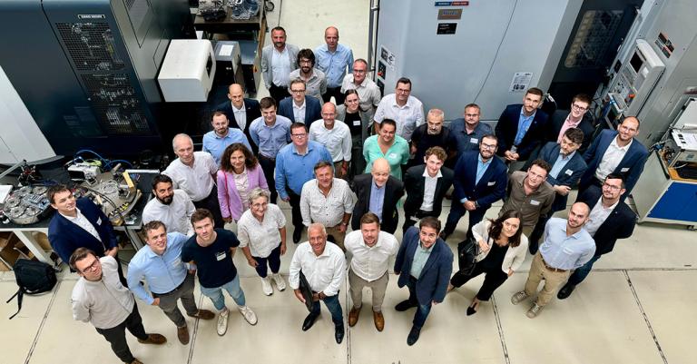 Gruppenfoto des gemeinsamen Abschlussmeetings