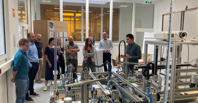 Besichtigung des Factory Lab B