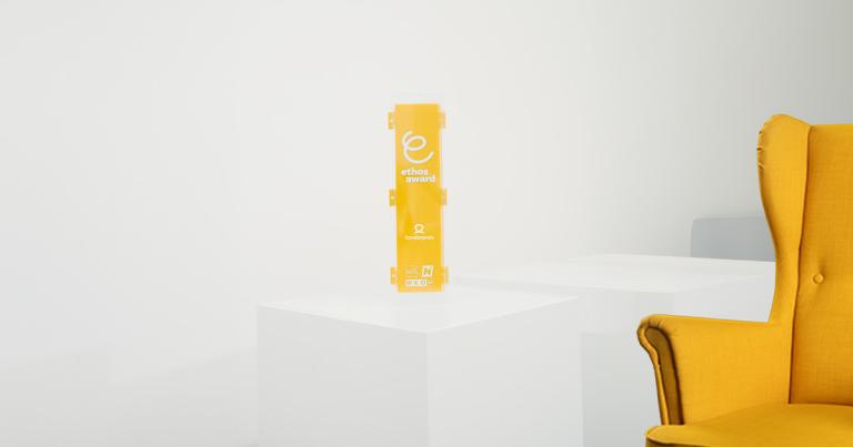 gelbe Trophäe für ethos Award Sonderpreis Hochwasser-Hilfe