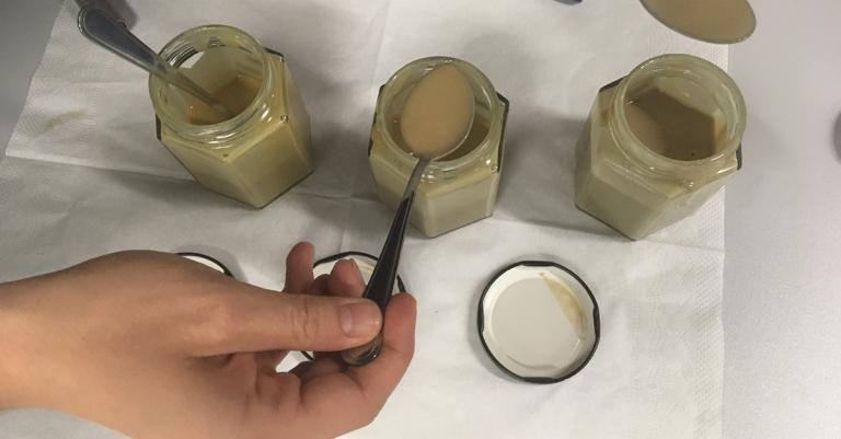 3 Gläser gefüllt mit Inhalt zur Produktentwicklung