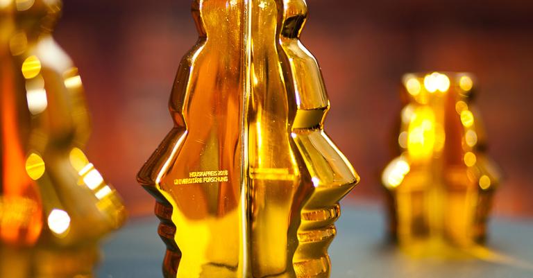 Houska Preis Statuen