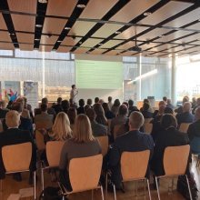 Publikumsaufnahme von hinten beim Szenetreffen