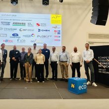 Gruppenfoto von 12 Personen