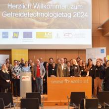 Großes Gruppenbild mit allen Teilnehmer vom Getreidetechnologietag im Vortragsraum