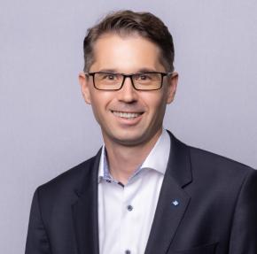 Portraitfoto Hubert Schrenk