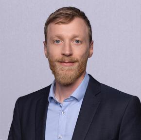 Portraitfoto Bernhard Ziegler