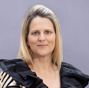 Portraitfoto Barbara Holzapfel