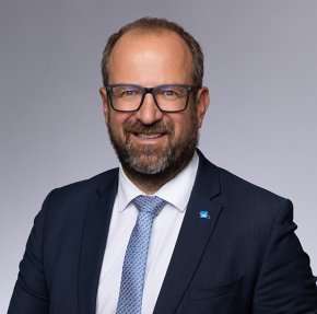 Portraitfoto Bernhard Ebner 