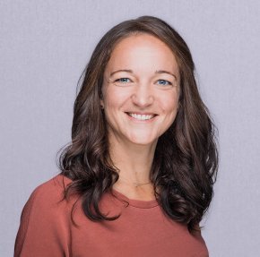 Portraitfoto Birgit Stoll