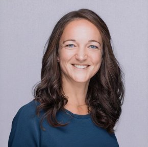 Portraitfoto Birgit Stoll