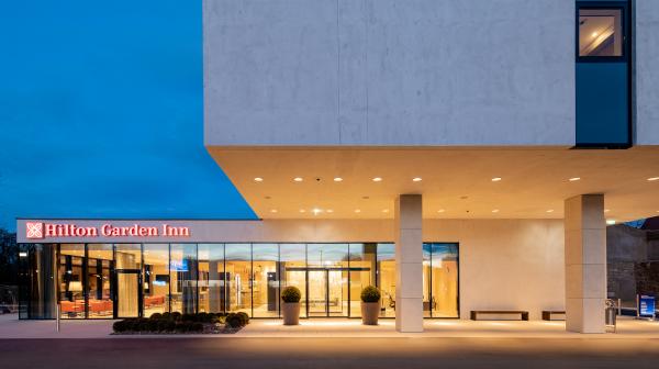 Moderner Eingangsbereich von Hotel