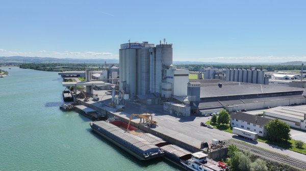 Drohnenansicht Ennshafen in Niederösterreich mit Verladestation bei Fuchshuber 