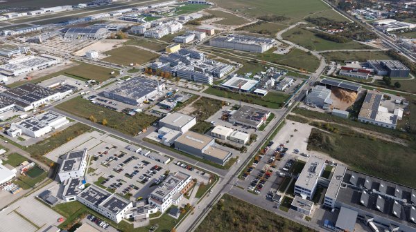 Luftbild Wirtschaftspark nova city mit vielen Firmengebäuden