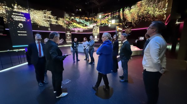 Gruppenführung durch das Haus der Digitalisierung