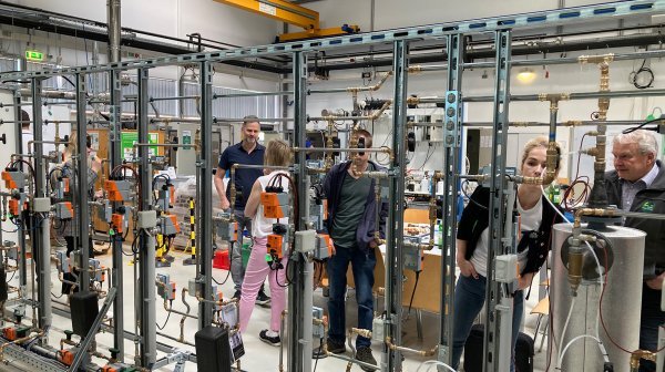 Produktionsbesichtigung einer Gruppe