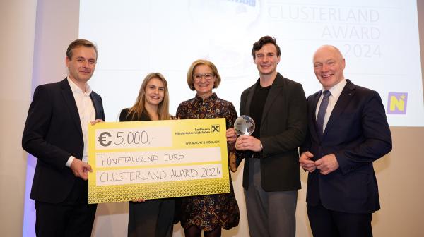 Pressefotos von 5 Personen