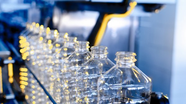 Industrieproduktion von Polyethylenflaschen