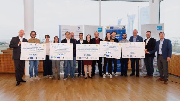 Gruppenfoto der Sieger und Siegerinnen  
