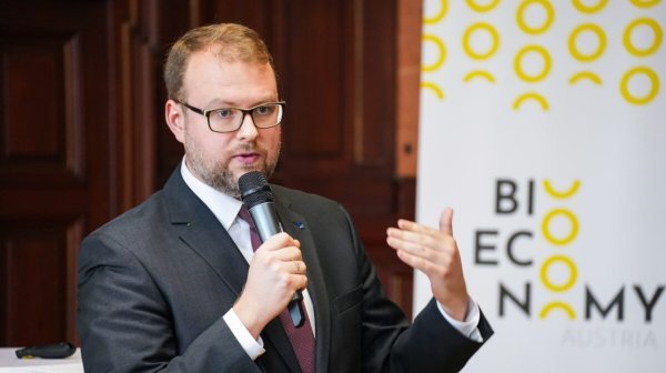 Florian Kamleitner spricht beim Bioökonomie-Empfang