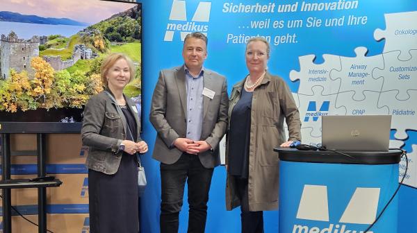 Gruppenfoto von 3 Personen