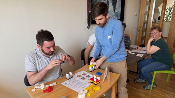Symbolisierung eines „LEAN Prozesses“ von zwei Männern