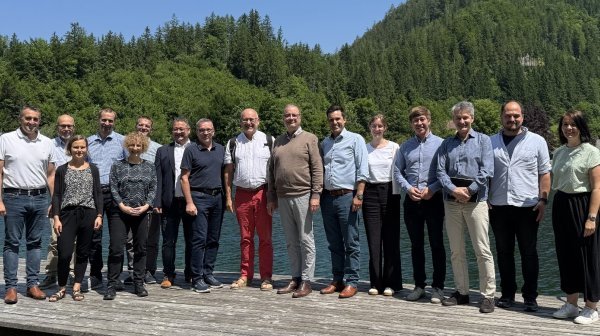 Gruppenfoto der TeilnehmerInnen des Technopol Frühstücks