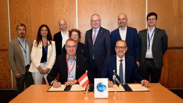 Unterzeichnung des ESA Phi Lab Vertrags 