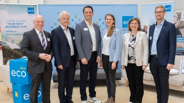 Gruppenfoto auf einer Bühne