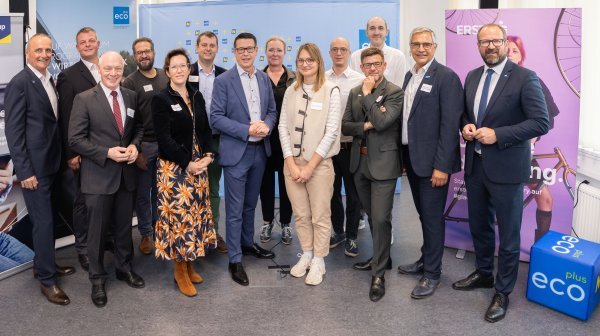 Ganz großes Gruppenfoto mit 14 Personen