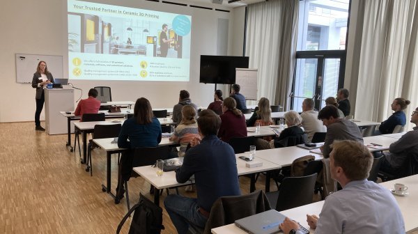 Bild eines Vortrags mit Publikum