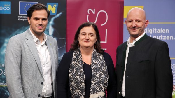 Pressefoto mit 3 Personen