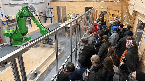 Besuch einer Gruppe im Roboterlabor der BOKU 