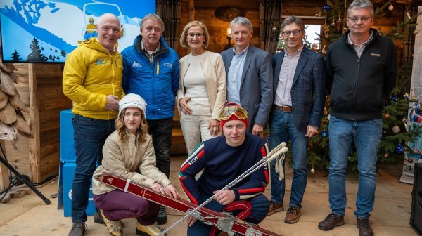 Gruppenfoto 60 Jahre Hochkar mit Skimodels