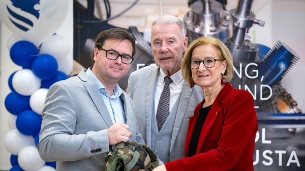 Pressefoto mit 3 Personen